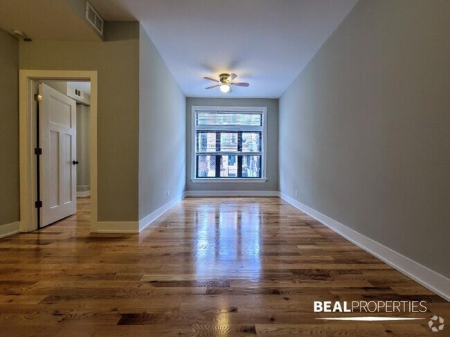 Building Photo - 3 bedroom in CHICAGO IL 60657 Unit 1 Rental