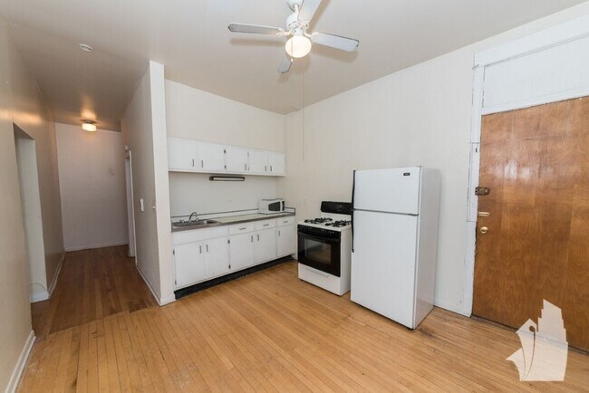 Building Photo - 923 W Waveland Ave Unit # 02D