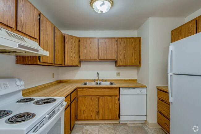 2 BR, 1 BA - 925SF