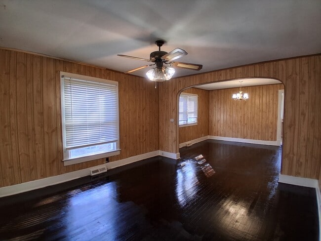 Photo - 206 W 7th St