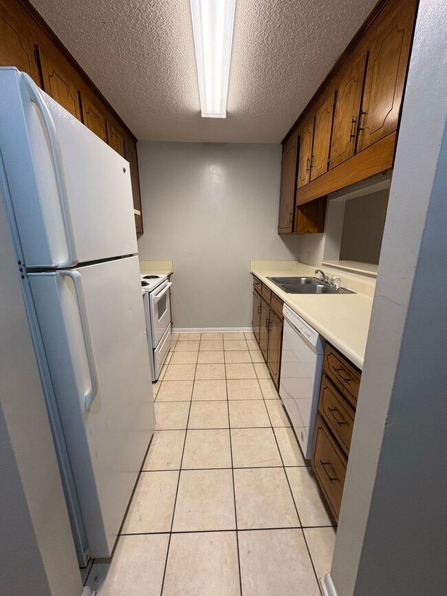 Photo - 214 Candlebrook Dr