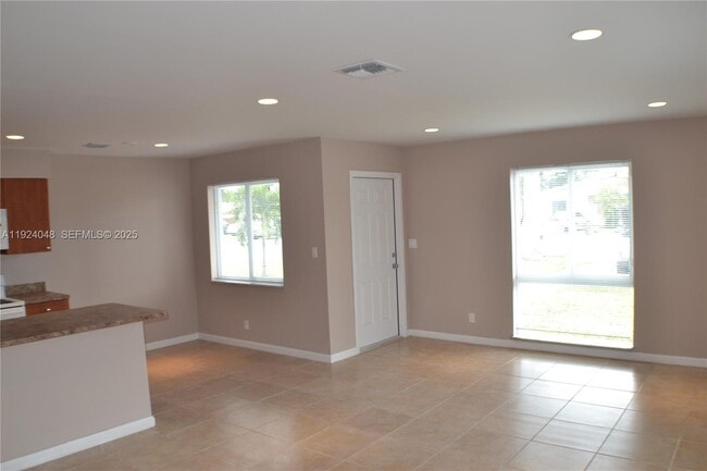 Photo - 833 SW 14th St Unit 835