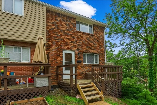Building Photo - 448 Brierly Ln