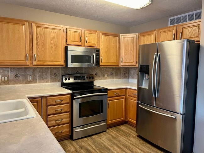 Photo - **AVAILABLE SOON**Beautiful 3 bed townhome off 84th & Holdrege