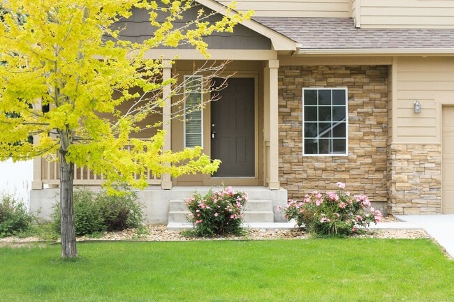 Photo - 3 Bedroom, 2.5 Bath - 2 Story Home in Loveland with New Carpet 2026