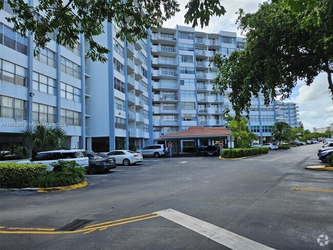 Building Photo - 1200 NE Miami Gardens Dr Unit 307W Rental