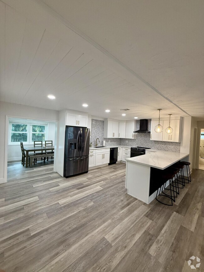 Building Photo - 511 SW N Riverpoint Dr Rental