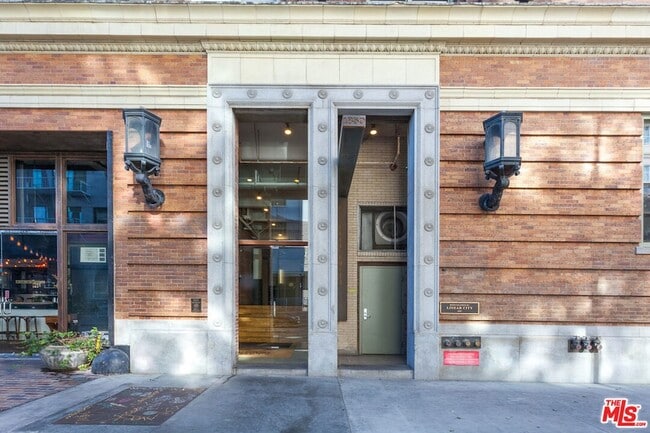 Photo - 1850 Industrial St