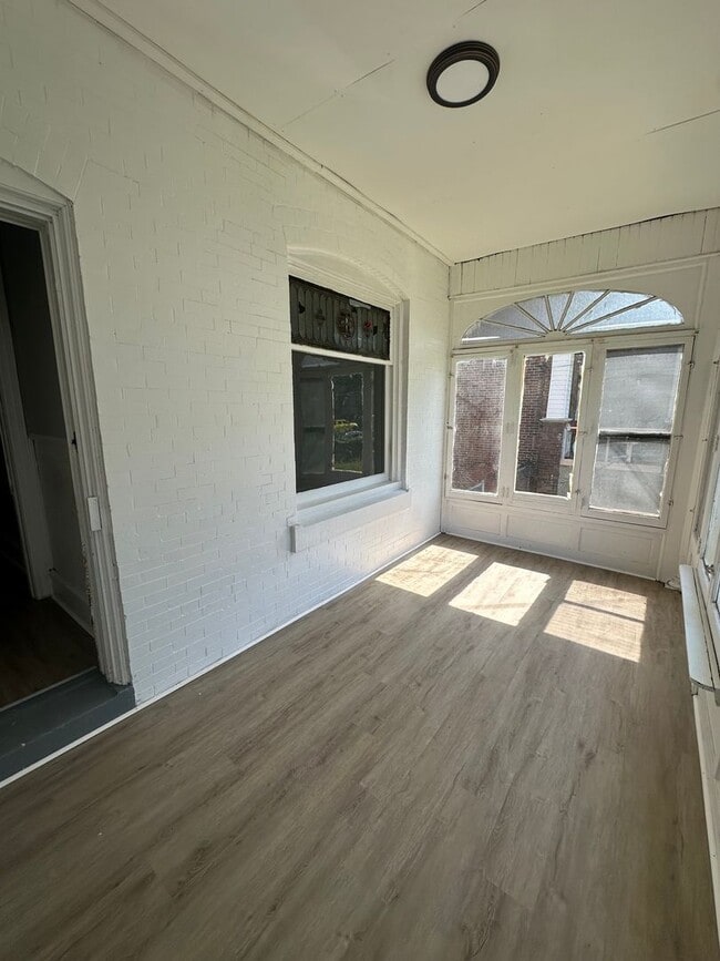 Photo - LARGE 4 Bed, 1.5 Bath ready for rent!