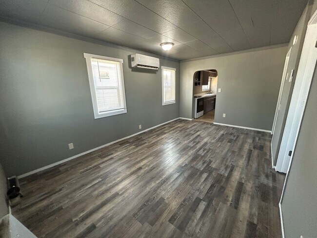 Photo - 3 bedroom house close to shopping.