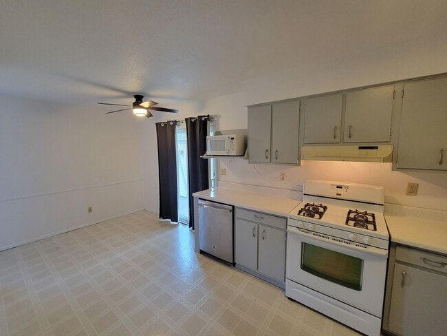 Building Photo - 3 Bed 2 Bath Single-Family Home for RENT