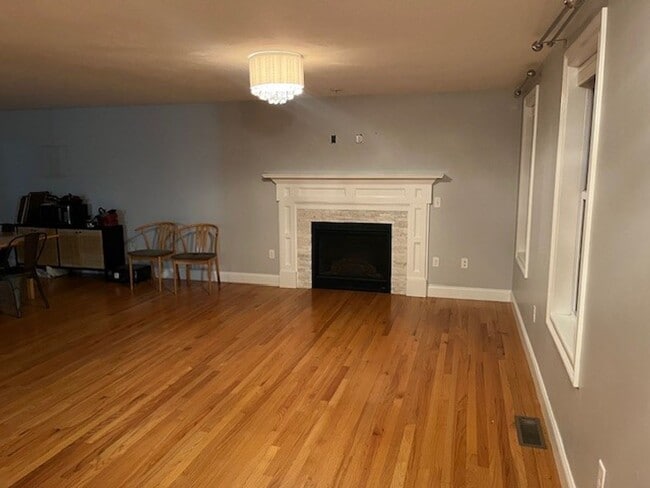 Photo - Executive 3br / 2.5 ba home in Middleboro