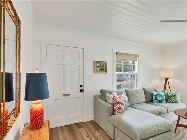 Photo - 2082 Webber St