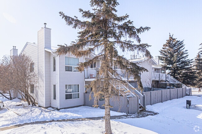 Building Photo - Huntington Court Coachhomes