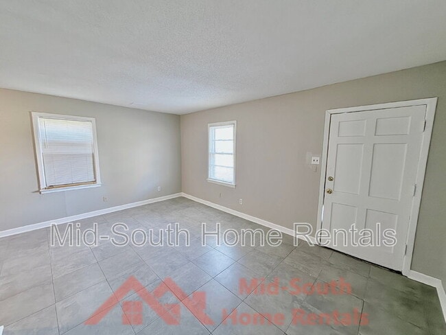 Photo - 2371 Imogene St