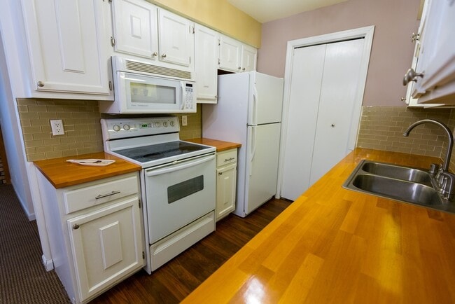 Despensa Comedor - 7345 Century Plz Unidad 206