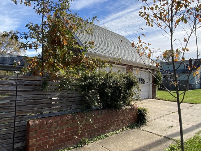 Photo - 916 Sylvania Ave