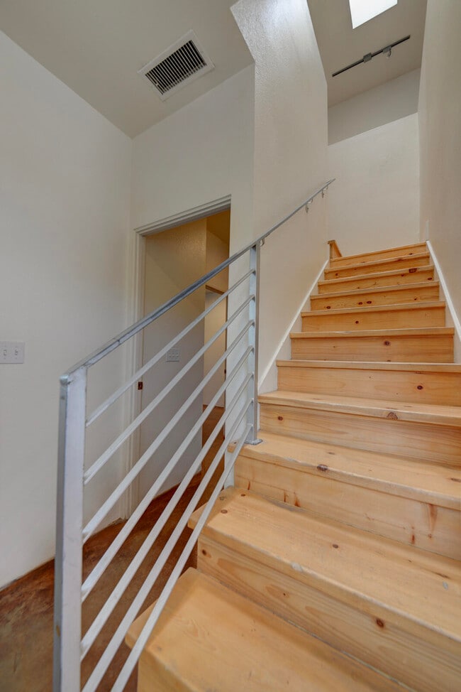Photo - 1020 6th St NW