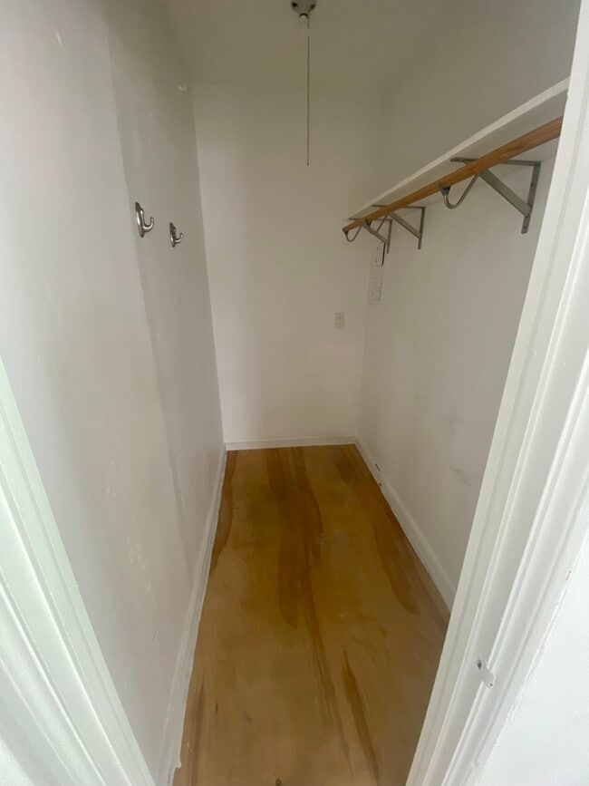 Vestidor - 8910 Collins Ave Unidad 1