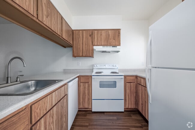 2BR, 2BA - 846SF - Kitchen