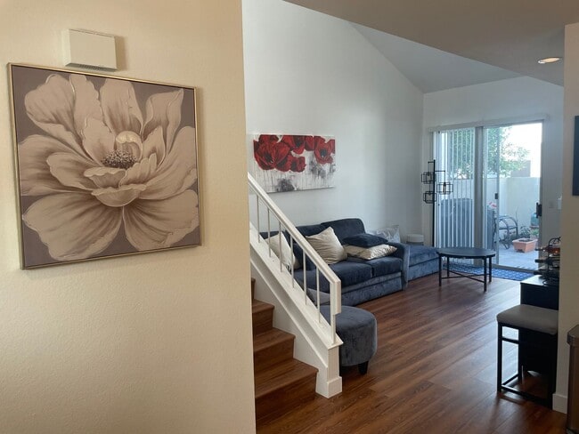 Building Photo - Dual Master Two Bedroom Townhome in Westpa...