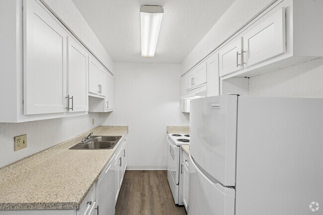 2BR, 1BA - 853SF - Kitchen