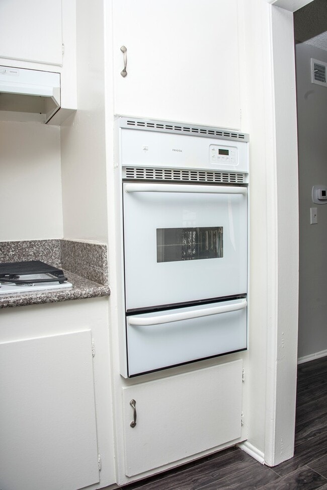 Photo - 3131 Montrose Ave