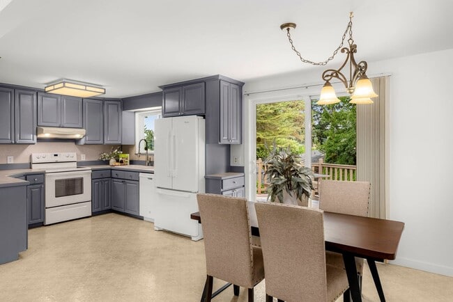 Photo - 5bd/3.5ba Bellevue Home