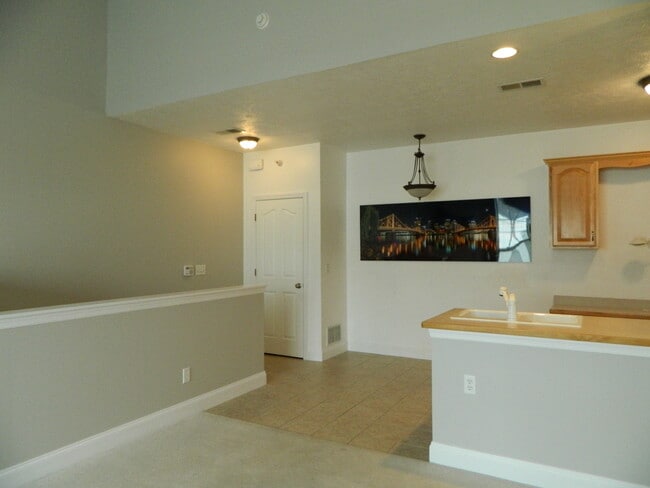 Entry - 248 Adams Pointe Blvd Unit 5