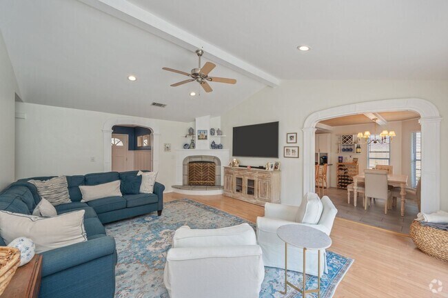 Building Photo - Location & LUXURY in Bluewater Bay!! Rental