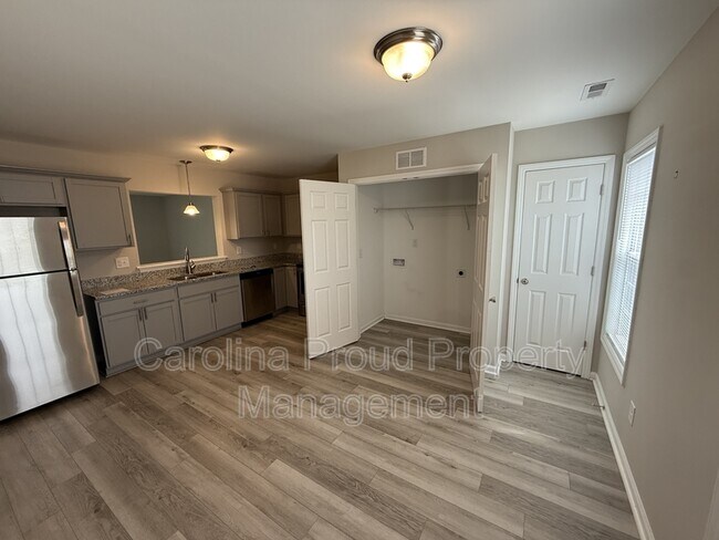 Photo - 321 S Pointe Dr