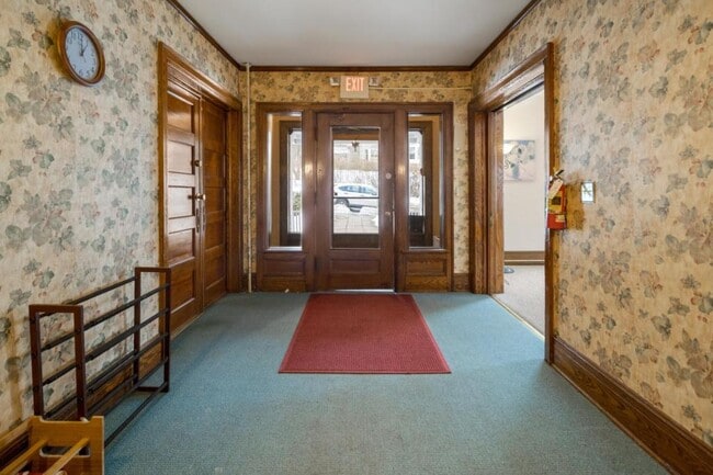 Building Photo - 526 Stewart Ave Rental