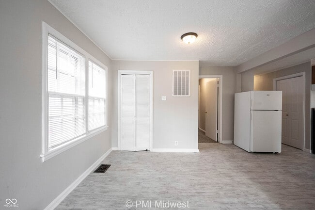 Photo - 270 S Lasalle St