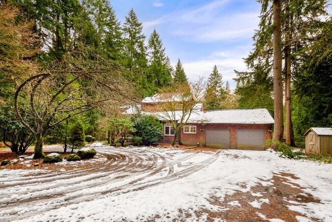 Photo - Private 4 Bedroom Retreat on 5-Acres Cottage Lake