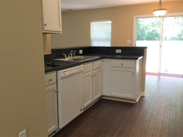 Photo - 8100 Chatham Oaks Dr