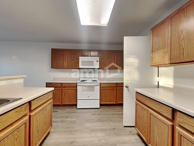 Photo - 7711 Cortland Oak