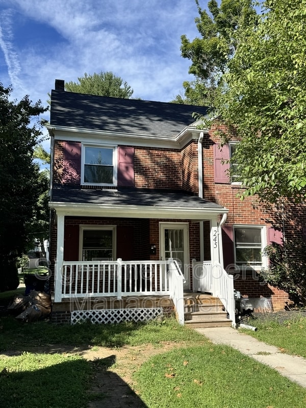 245 E Irvin Ave