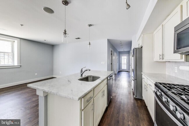 Photo - 1480 Harvard St NW Unit 1