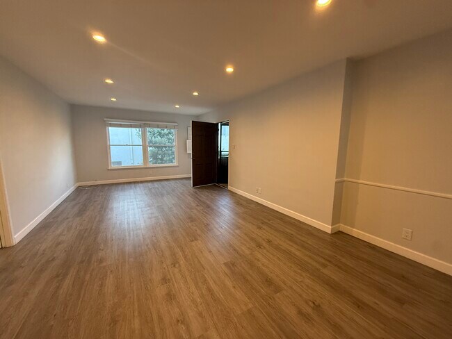 1222 McClellan Dr