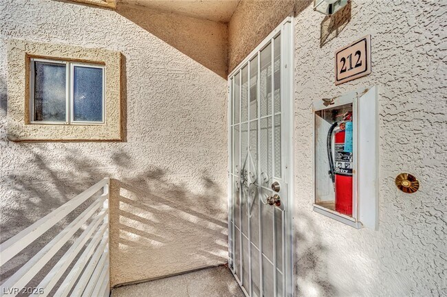 Photo - 1900 N Torrey Pines Dr Unidad 212