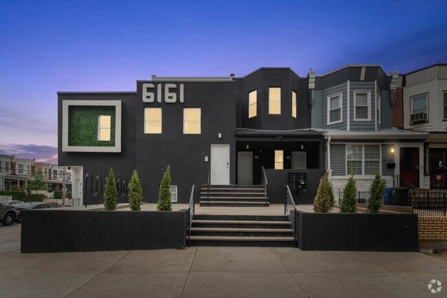 Building Photo - Private fenced yard! Modern, stylish & ful... Unit 1E Rental