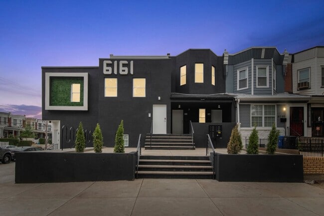 Private fenced yard! Modern, stylish & ful... - Private fenced yard! Modern, stylish & ful... Apartment