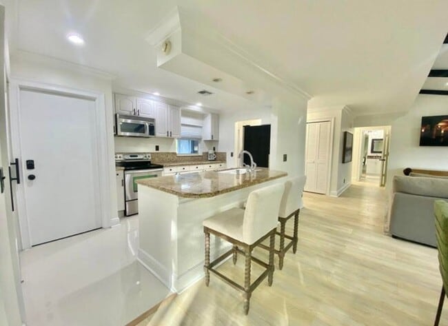 Photo - 556 SW 24th Ave