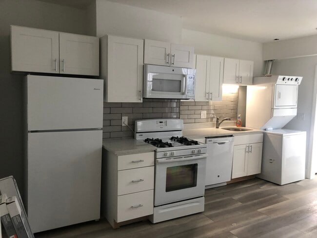 Photo - 254 Windsor St Unit 3R