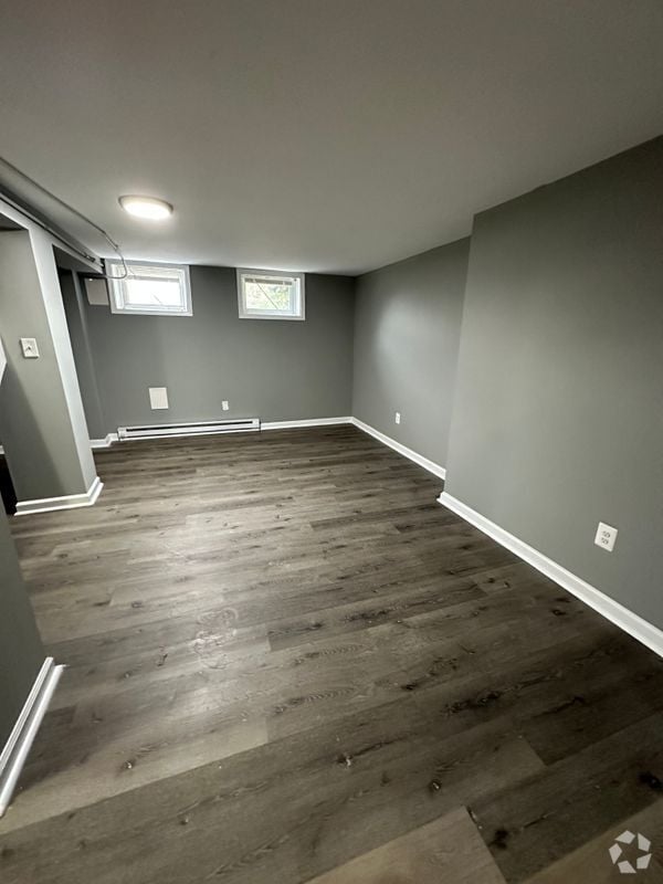 Building Photo - 7403 Dunmanway, 3 Rental