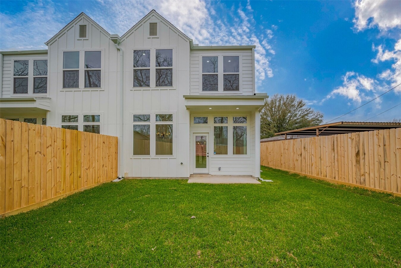 Photo - 918 St Clair St