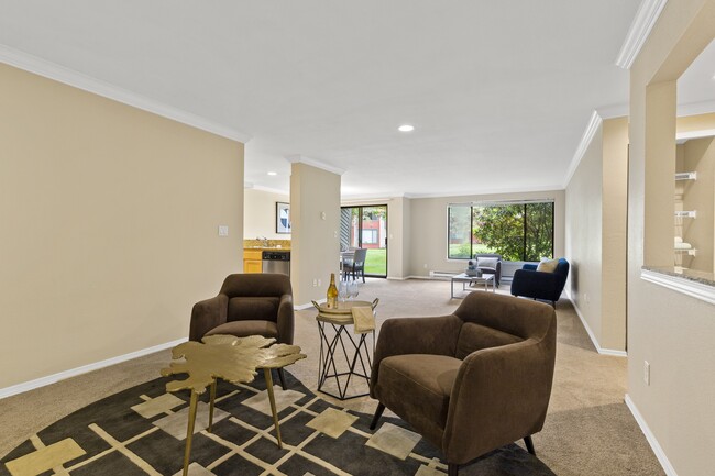 Yarrowood Highlands living room - Yarrowood Highlands Apartments