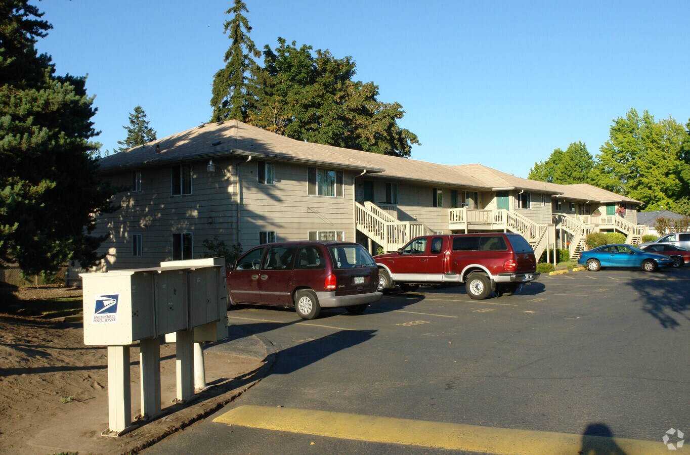 Laurel Gate Court Apartments - Laurel Gate Court Apartments