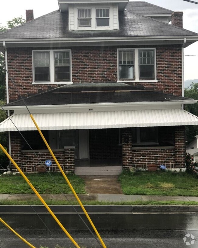 Front entrance - 632 McDowell Ave NW Rental