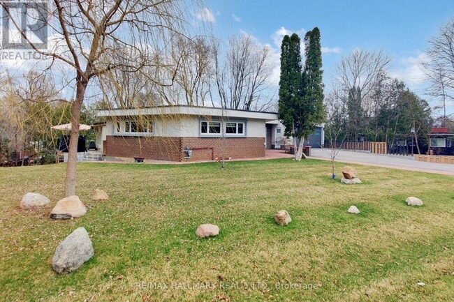 Photo - 115 Lynwood Crescent